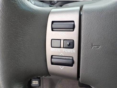 Used 2005 Nissan Titan SE image 19