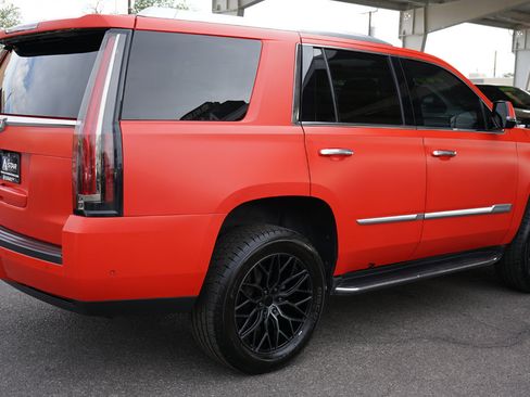 Used 2020 Cadillac Escalade Luxury image 3