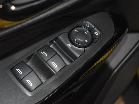 Used 2024 Chevrolet Trax RS w/ Sunroof Package FWD image 5