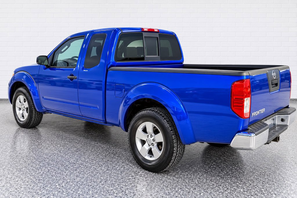 Used 2012 Nissan Frontier SV RWD image 2
