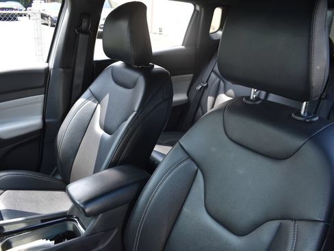 Used 2025 Jeep Compass Limited AWD/4WD image 8