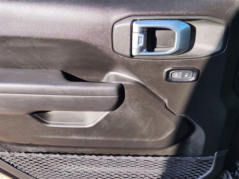 Used 2025 Jeep Wrangler Sport image 22