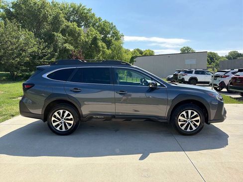 Used 2025 Subaru Outback Premium AWD/4WD image 7