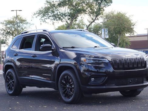 Used 2021 Jeep Cherokee Latitude Lux w/ Comfort/Convenience Group image 4