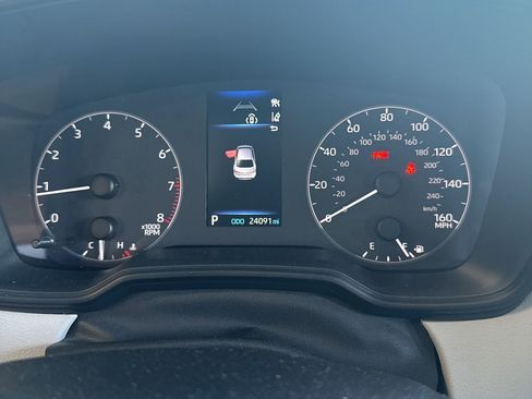 Used 2024 Toyota Corolla LE FWD image 4
