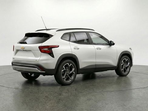 Used 2025 Chevrolet Trax LT FWD image 9
