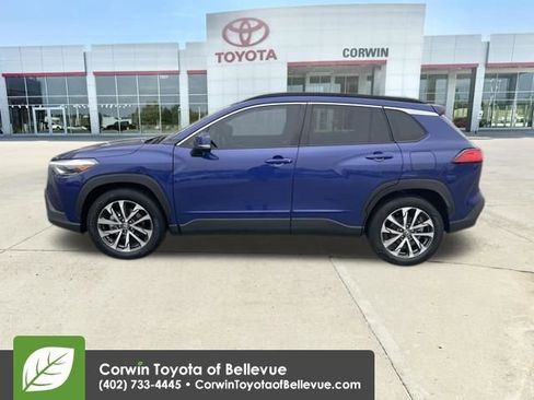 Used 2023 Toyota Corolla Cross XLE w/ Convenience Package image 2