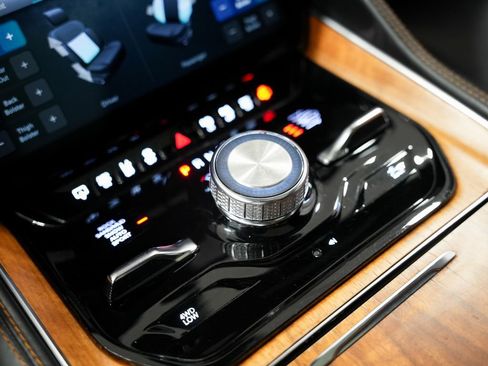 Used 2022 Jeep Grand Wagoneer Series III w/ Rear Seat Video Group 1 AWD/4WD image 17