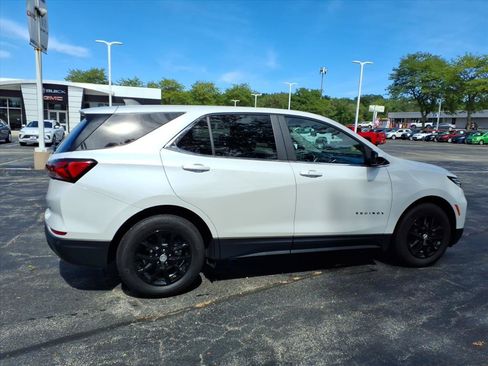 Used 2024 Chevrolet Equinox LT w/ LPO, Floor Liner Package FWD image 8