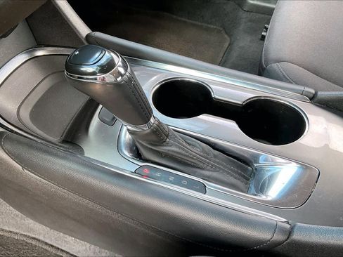 Used 2017 Chevrolet Malibu LT FWD image 16