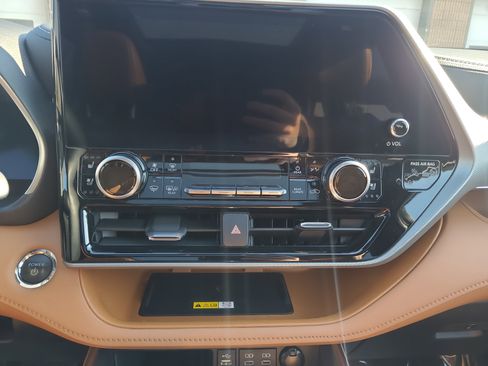 Used 2023 Toyota Highlander Platinum image 21