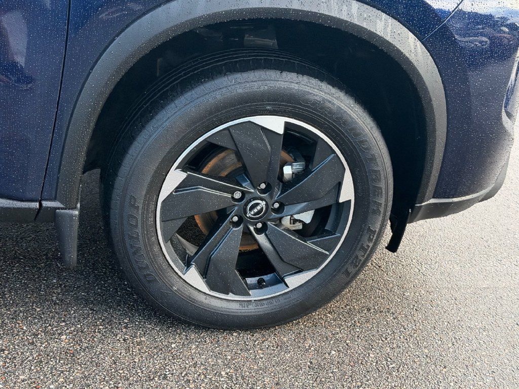 Certified 2024 Nissan Rogue SV w/ SV Premium Package FWD image 9