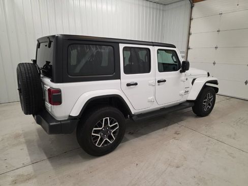 Used 2024 Jeep Wrangler Unlimited Sahara w/ Technology Group AWD/4WD image 6