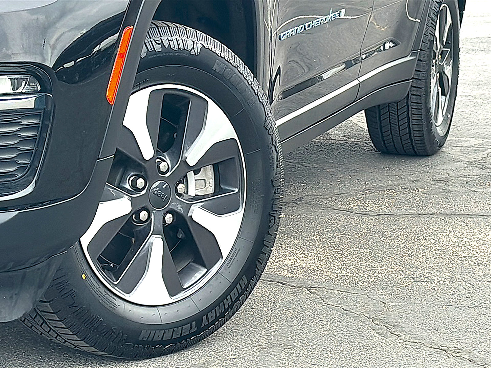 Used 2024 Jeep Grand Cherokee Limited 4xe AWD/4WD image 3