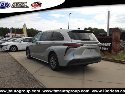 Used 2021 Toyota Sienna LE FWD image 5