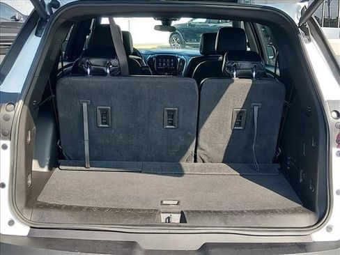 Used 2023 Chevrolet Traverse LT FWD image 16