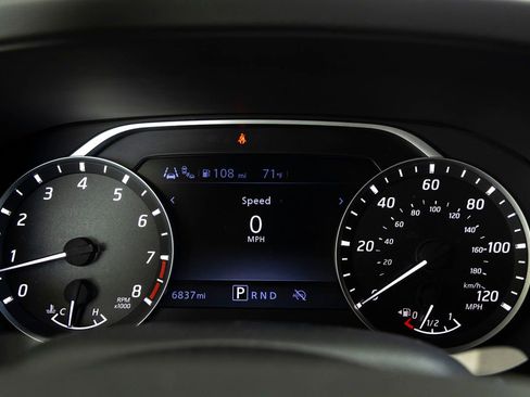 Used 2025 Nissan Frontier SV w/ SV Convenience Package RWD image 9