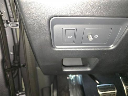 New 2026 Land Rover Discovery Limited Edition AWD/4WD image 27