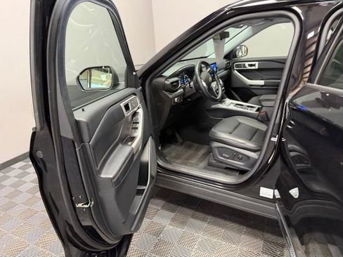 Used 2021 Ford Explorer XLT w/ Equipment Group 202A AWD/4WD image 14