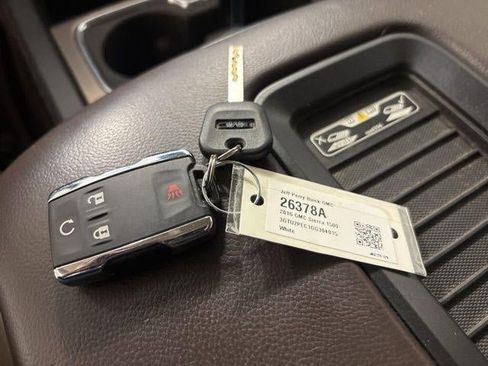 Used 2016 GMC Sierra 1500 Denali w/ Enhanced Driver Alert Package image 23