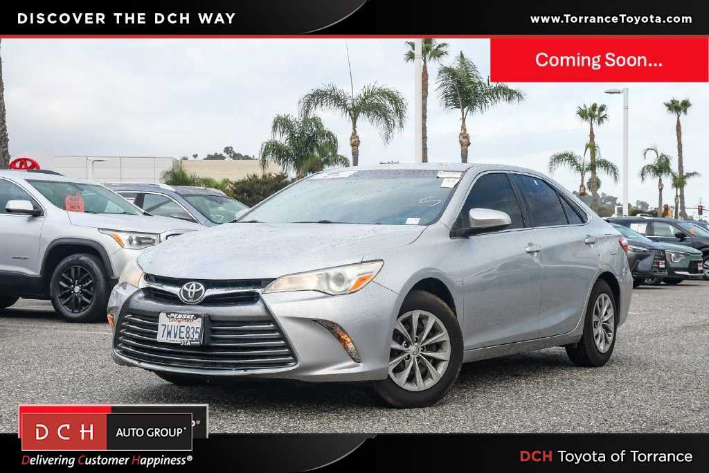 Used 2017 Toyota Camry LE FWD image 1