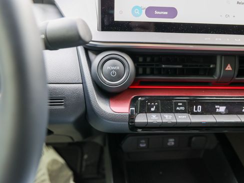 Used 2026 Toyota Prius Plug-In Hybrid FWD image 21
