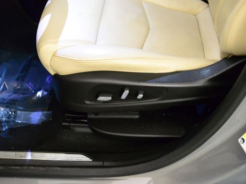 Used 2018 Cadillac XT5 Luxury w/ Driver Awareness Package image 25