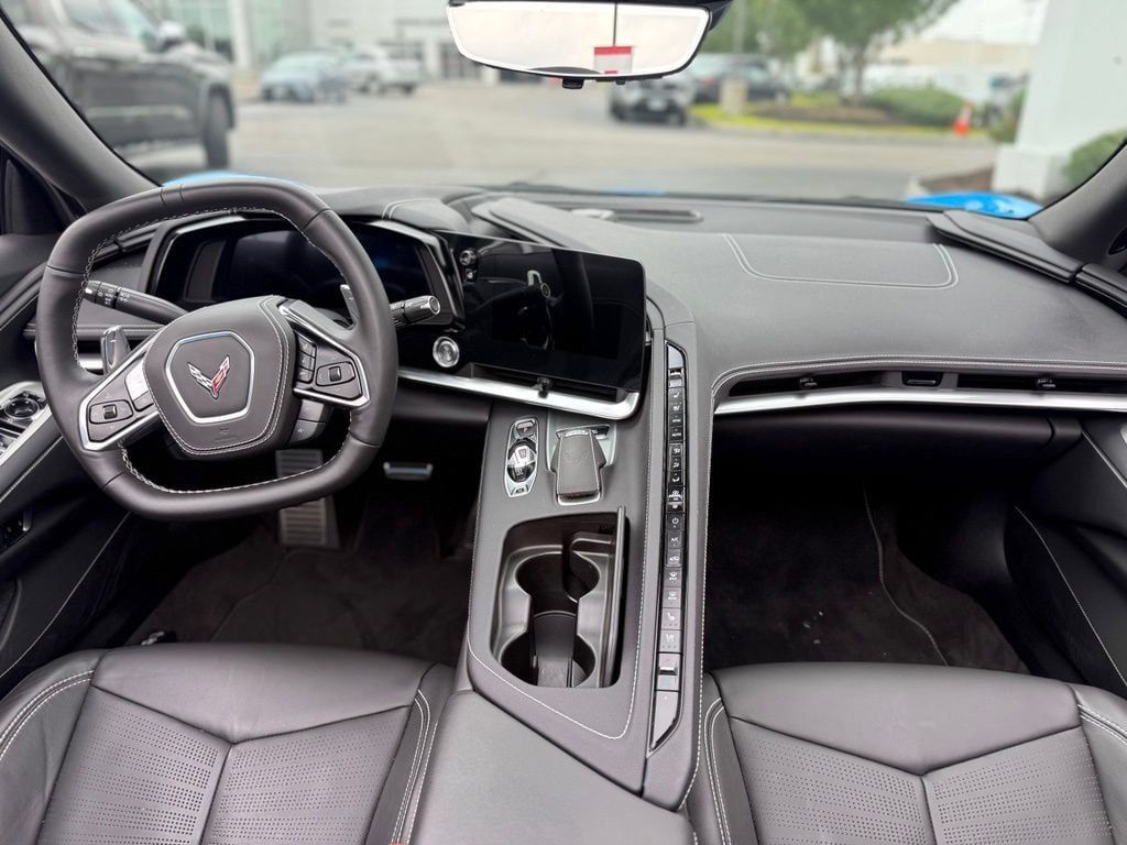 Used 2025 Chevrolet Corvette Stingray Preferred Conv w/ 2LT RWD image 20