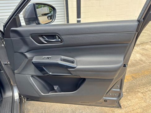 Used 2023 Nissan Pathfinder SV FWD image 40