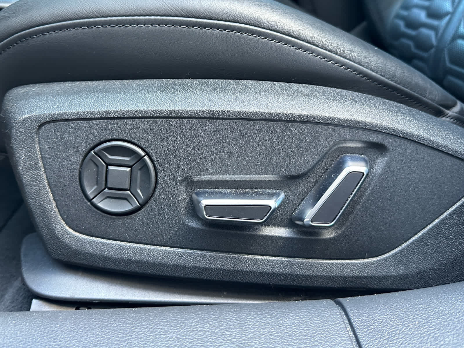 Used 2023 Audi RS 6 AWD/4WD image 9