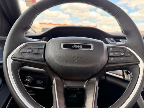 New 2026 Jeep Grand Cherokee Limited AWD/4WD image 11