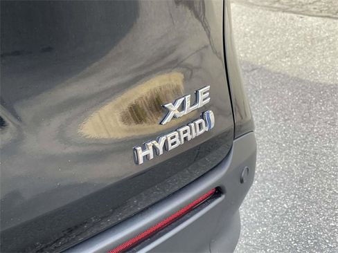 Used 2022 Toyota Sienna XLE image 12