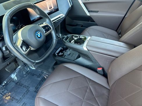 Used 2024 BMW iX xDrive50 w/ Sport Package AWD/4WD image 4