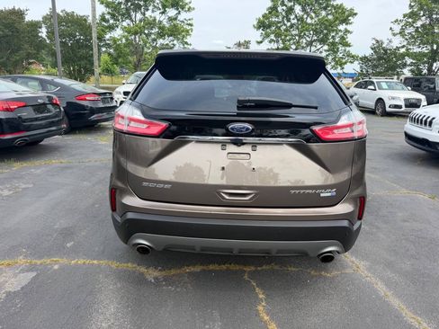 Used 2019 Ford Edge Titanium AWD/4WD image 4