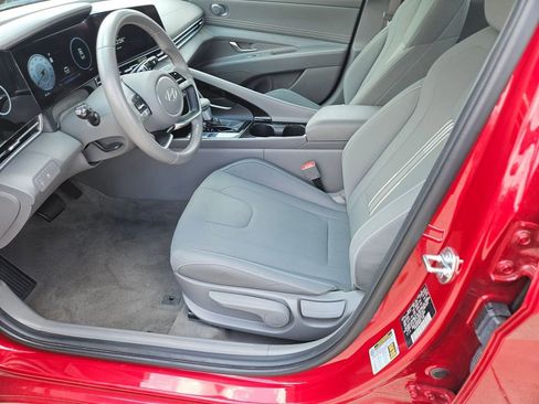 Used 2025 Hyundai Elantra SEL FWD image 11