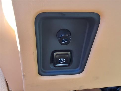 Used 2023 Chevrolet Corvette Stingray Premium Conv w/ Z51 Performance Package image 6