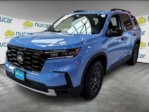 New 2025 Honda Pilot TrailSport image 4