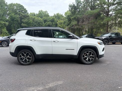 Certified 2025 Jeep Compass Limited AWD/4WD image 5