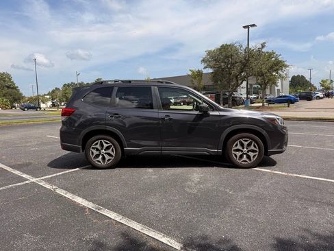 Used 2019 Subaru Forester Premium w/ All-Weather Package AWD/4WD image 4