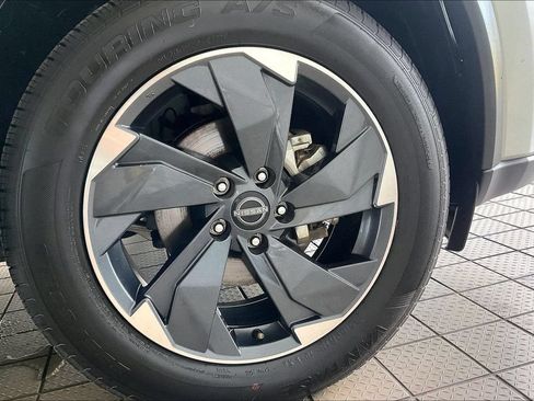 Used 2025 Nissan Rogue SV AWD/4WD image 34