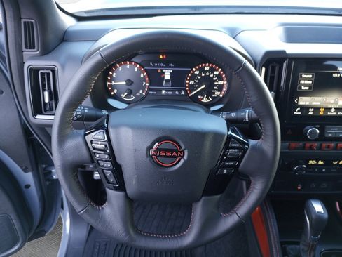 Used 2025 Nissan Frontier PRO-4X image 10