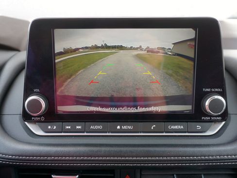 Used 2023 Nissan Rogue SV image 12