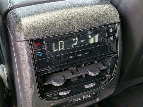 Used 2023 Jeep Grand Cherokee L Laredo image 26