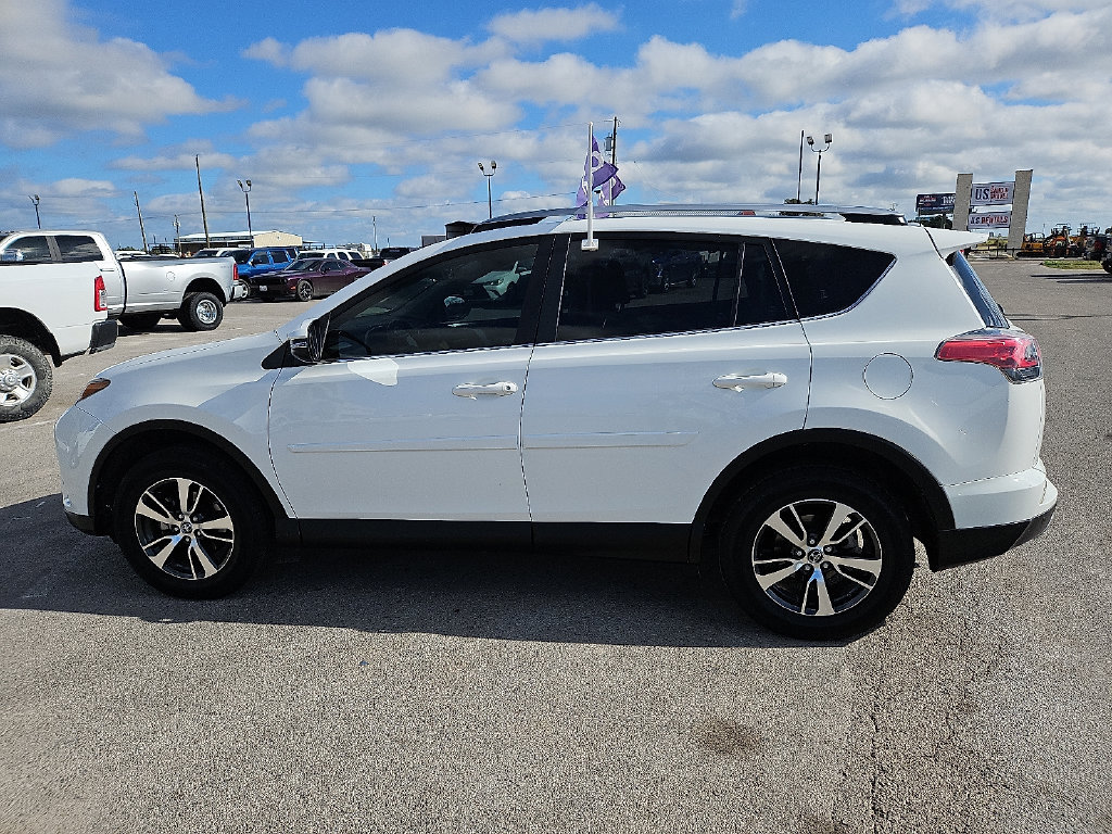 Used 2017 Toyota RAV4 XLE FWD image 3