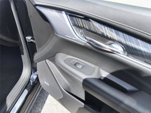 Used 2023 Cadillac XT6 Premium Luxury w/ Technology Package FWD image 29