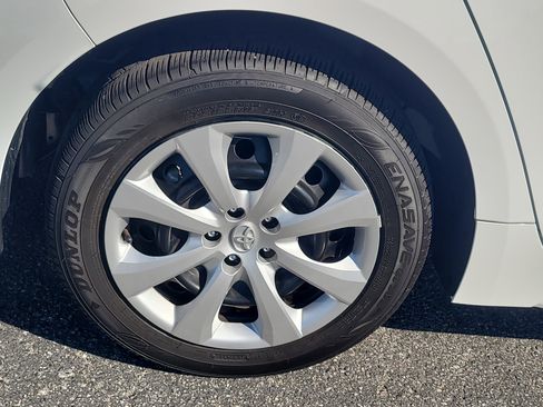 Used 2025 Toyota Corolla LE image 9