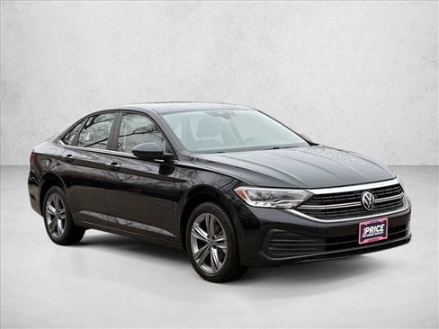 Used 2024 Volkswagen Jetta SE image 3