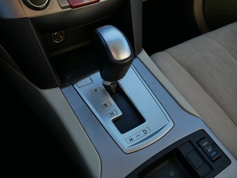 Used 2013 Subaru Outback 2.5i Premium w/ All-Weather Pkg image 24