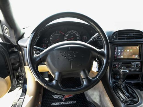 Used 2004 Chevrolet Corvette Coupe w/ Roof Package image 14