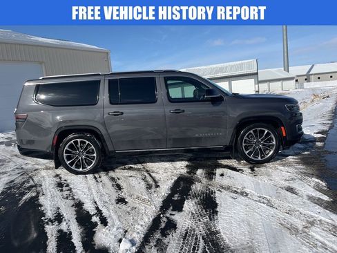 Used 2023 Jeep Wagoneer L Series III w/ Premium Group I image 3